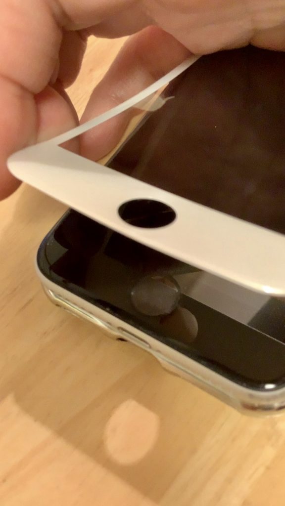 IPhoneSE2, peel of the cover,bottom